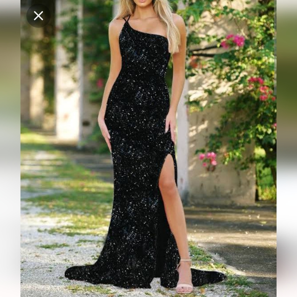 Black La Femme Prom Dress Size 6